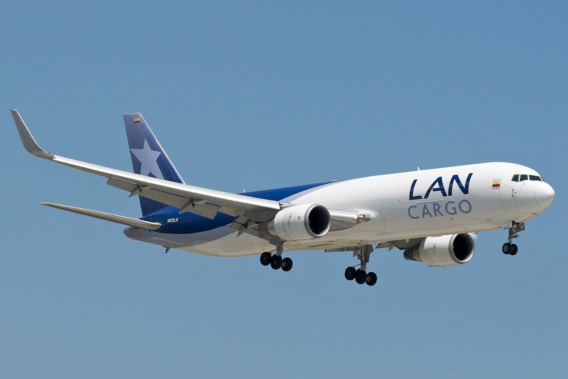 Amazon cargo Boeing 767 overruns Miami runway, killing 5