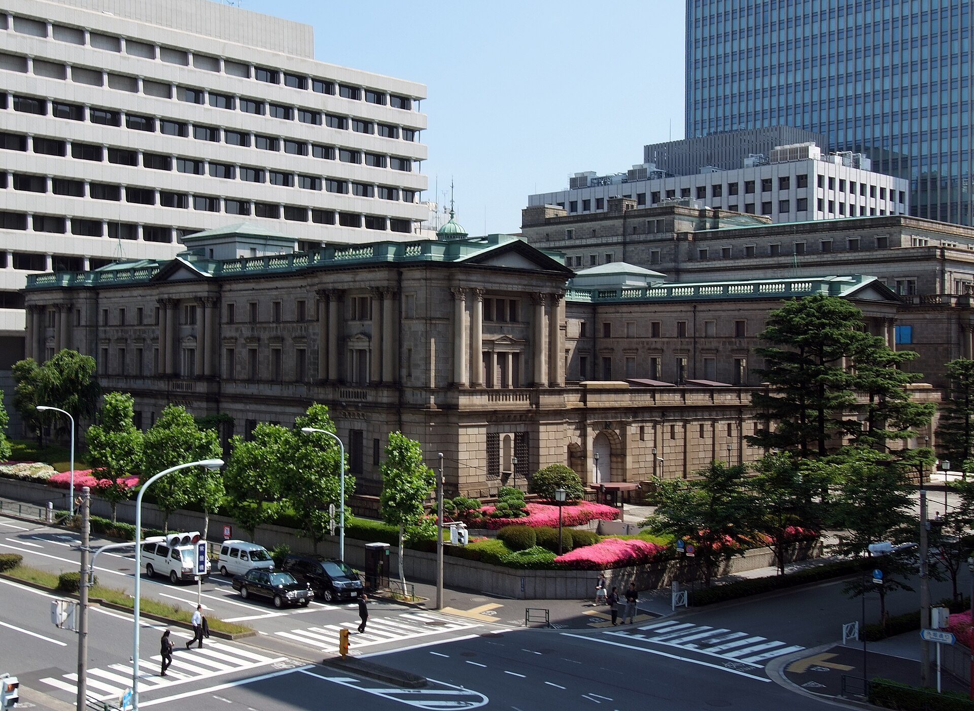 The Bank of Japan head office in Tokyo, which buys yen on Finance Ministry instruction.