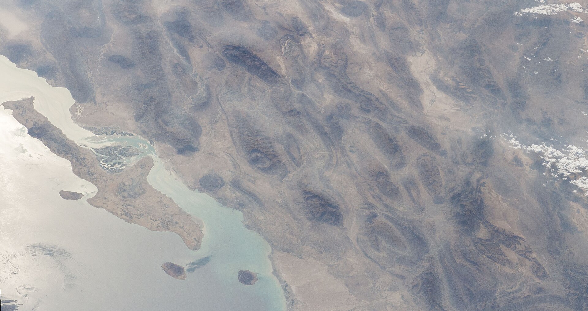 Larak Island (center-right) in the Strait of Hormuz, with Qeshm, Hengam and Hormuz nearby, photographed from the International Space Station.
