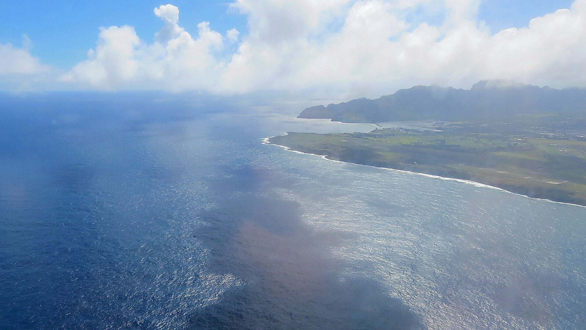 Category 3 Hurricane Lowell nears Kauai as Hawaii issues hurricane warnings