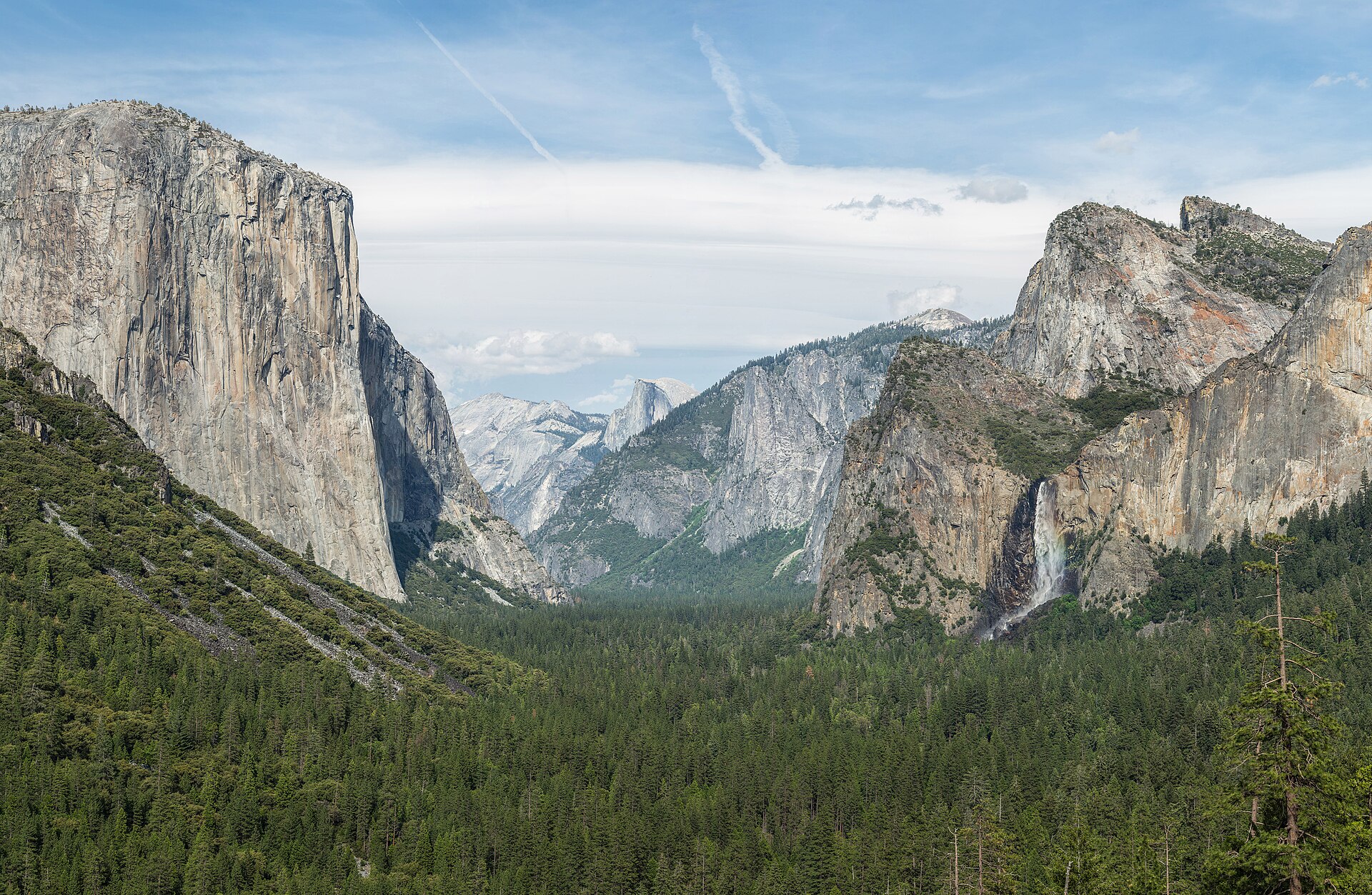 Tunnel View in Yosemite Valley, looking toward El Capitan and Bridalveil Fall.